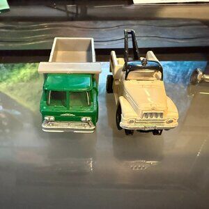 Aurora HO slot cars Tjets white tow truck and green dump truck.